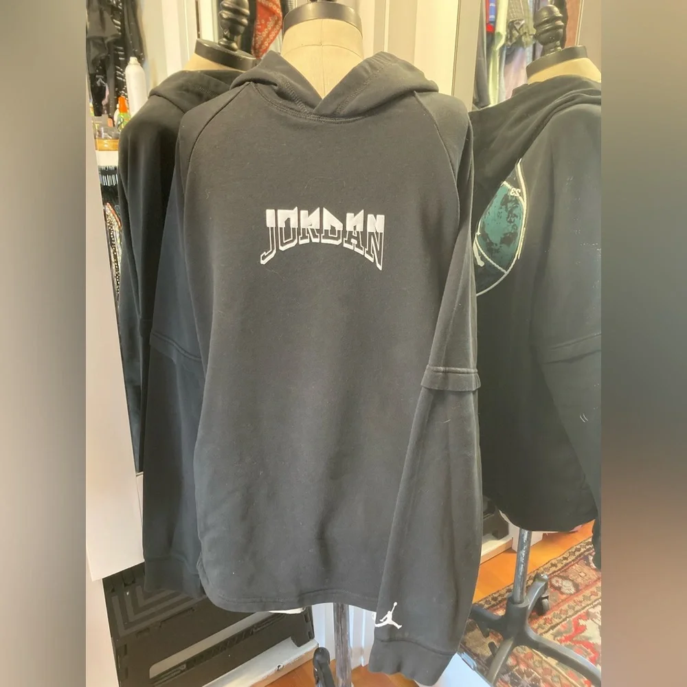 Jordan Men’s Black Hoodie with Teal Graphic and Front Pockets, Size Large